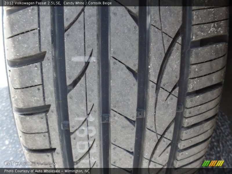 Candy White / Cornsilk Beige 2012 Volkswagen Passat 2.5L SE