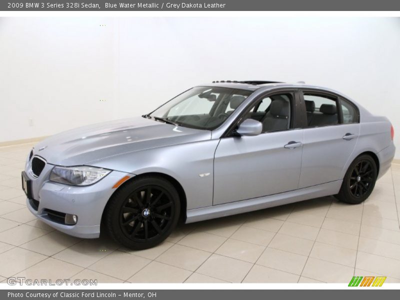 Front 3/4 View of 2009 3 Series 328i Sedan