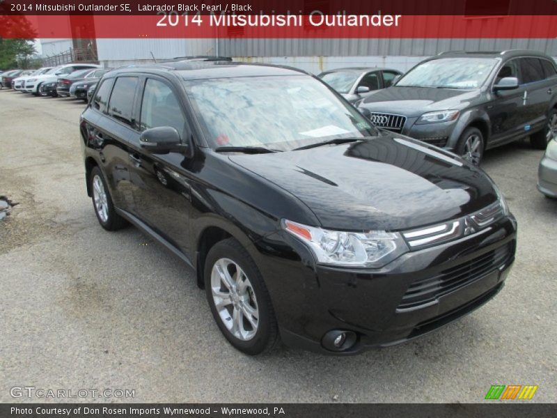 Labrador Black Pearl / Black 2014 Mitsubishi Outlander SE