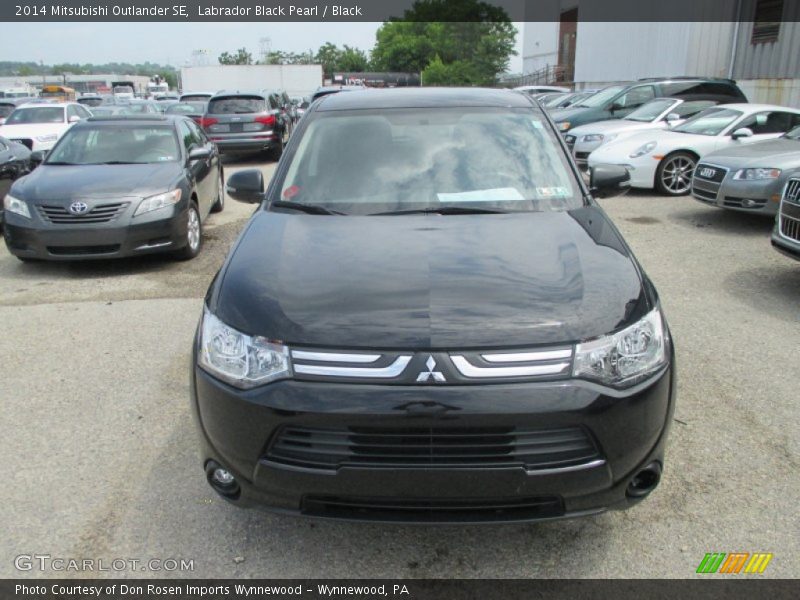 Labrador Black Pearl / Black 2014 Mitsubishi Outlander SE