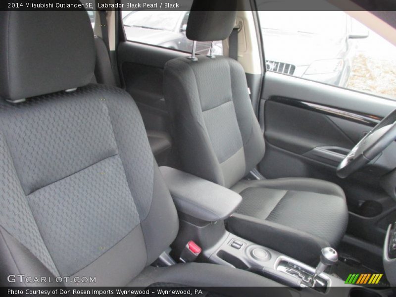 Labrador Black Pearl / Black 2014 Mitsubishi Outlander SE