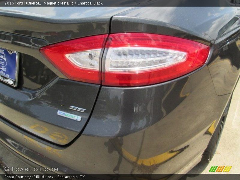 Magnetic Metallic / Charcoal Black 2016 Ford Fusion SE