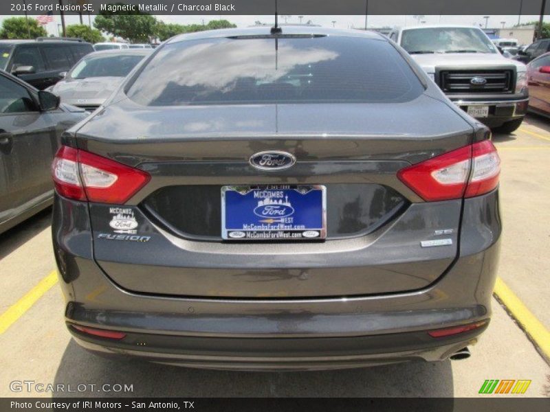 Magnetic Metallic / Charcoal Black 2016 Ford Fusion SE