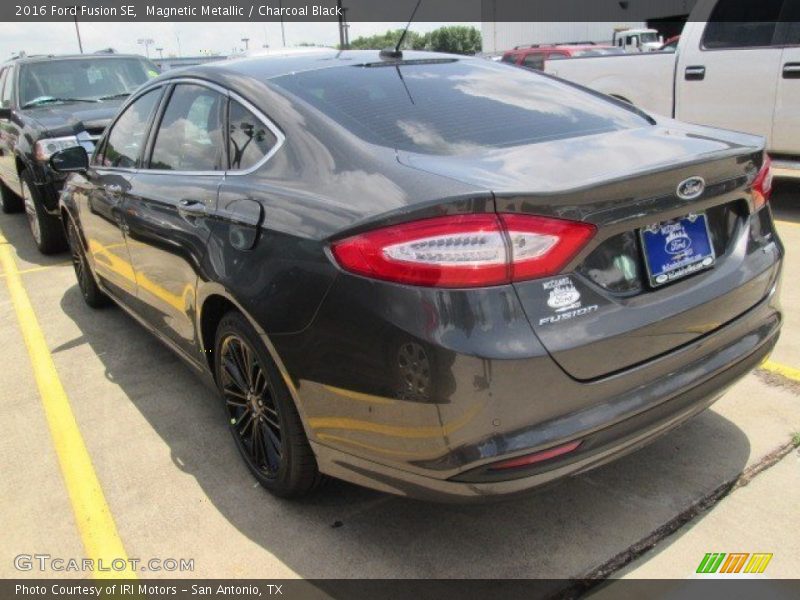 Magnetic Metallic / Charcoal Black 2016 Ford Fusion SE