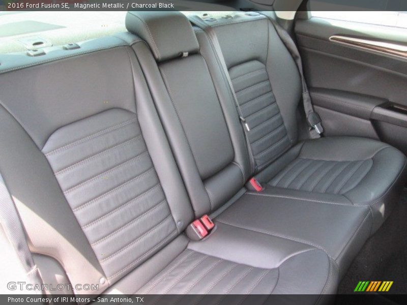 Magnetic Metallic / Charcoal Black 2016 Ford Fusion SE