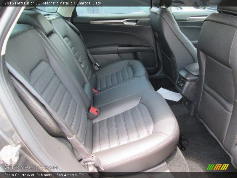 Magnetic Metallic / Charcoal Black 2016 Ford Fusion SE