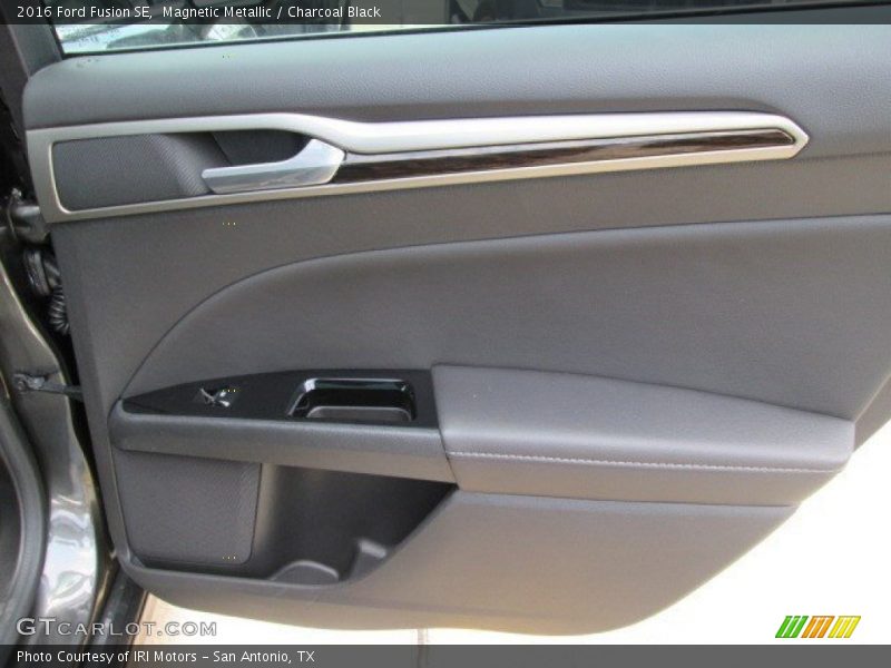 Magnetic Metallic / Charcoal Black 2016 Ford Fusion SE