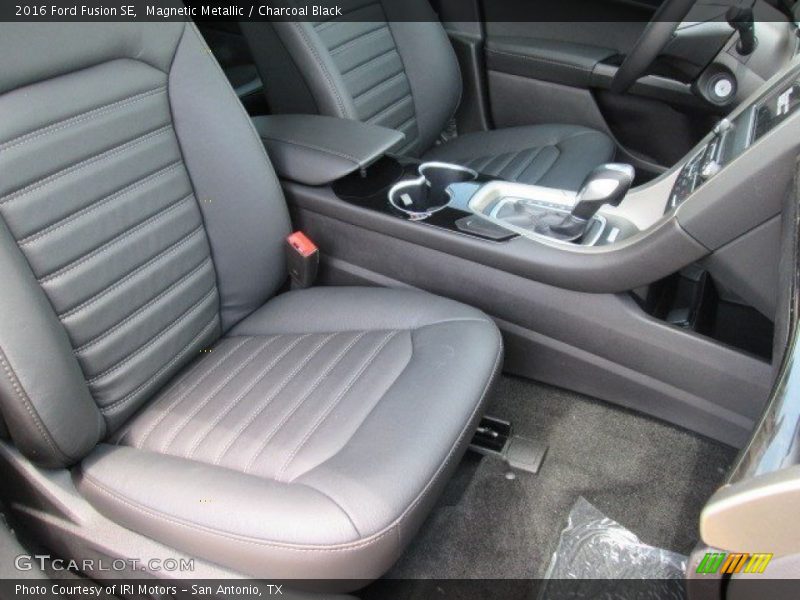 Magnetic Metallic / Charcoal Black 2016 Ford Fusion SE
