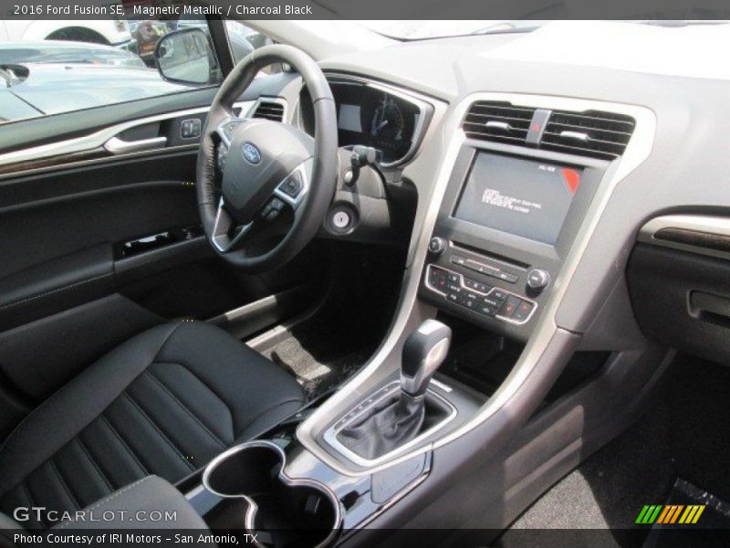 Magnetic Metallic / Charcoal Black 2016 Ford Fusion SE