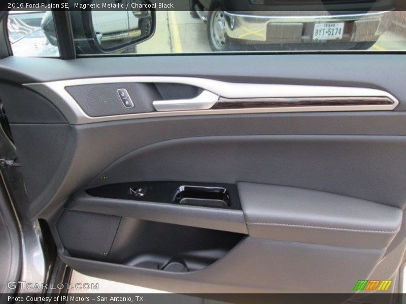 Magnetic Metallic / Charcoal Black 2016 Ford Fusion SE