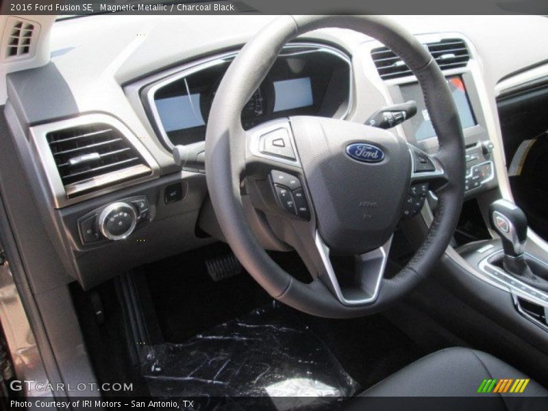 Magnetic Metallic / Charcoal Black 2016 Ford Fusion SE