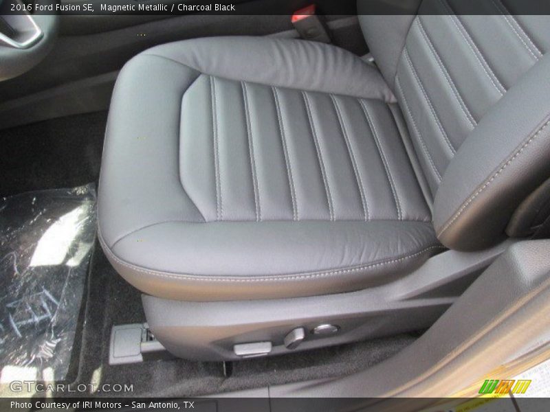 Magnetic Metallic / Charcoal Black 2016 Ford Fusion SE