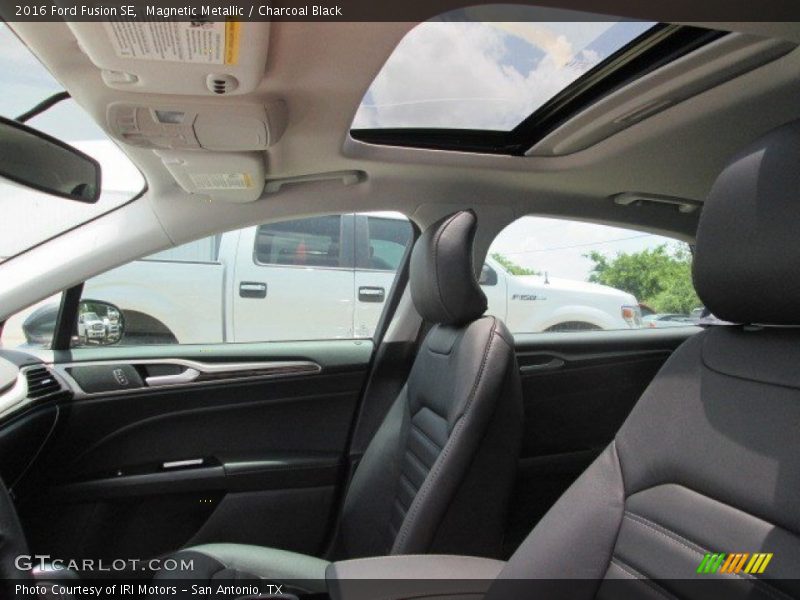 Magnetic Metallic / Charcoal Black 2016 Ford Fusion SE