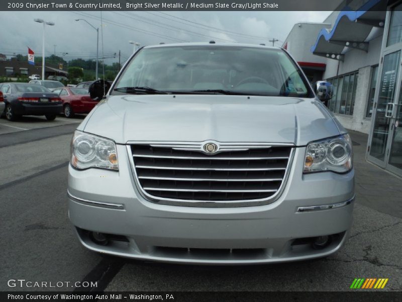 Bright Silver Metallic / Medium Slate Gray/Light Shale 2009 Chrysler Town & Country Limited