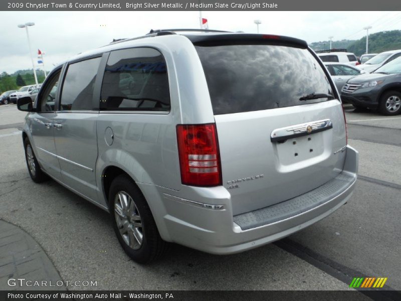 Bright Silver Metallic / Medium Slate Gray/Light Shale 2009 Chrysler Town & Country Limited