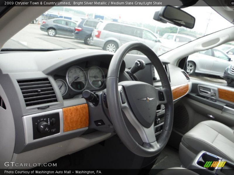 Bright Silver Metallic / Medium Slate Gray/Light Shale 2009 Chrysler Town & Country Limited