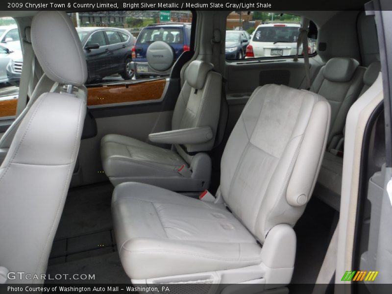 Bright Silver Metallic / Medium Slate Gray/Light Shale 2009 Chrysler Town & Country Limited