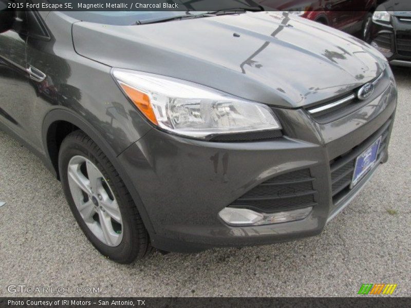 Magnetic Metallic / Charcoal Black 2015 Ford Escape SE