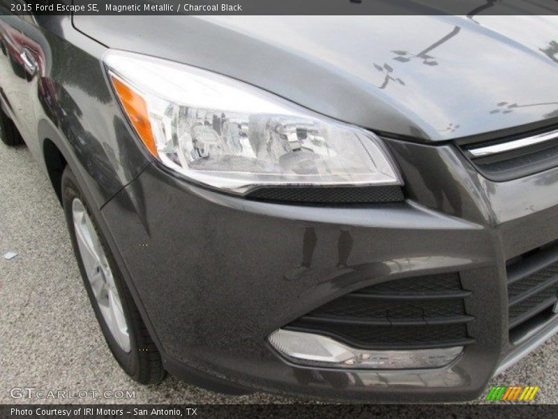 Magnetic Metallic / Charcoal Black 2015 Ford Escape SE
