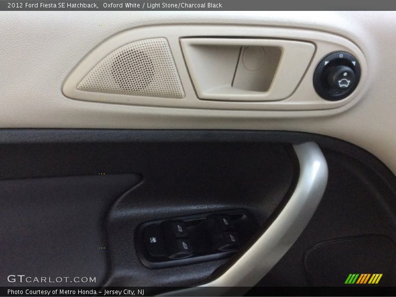 Oxford White / Light Stone/Charcoal Black 2012 Ford Fiesta SE Hatchback