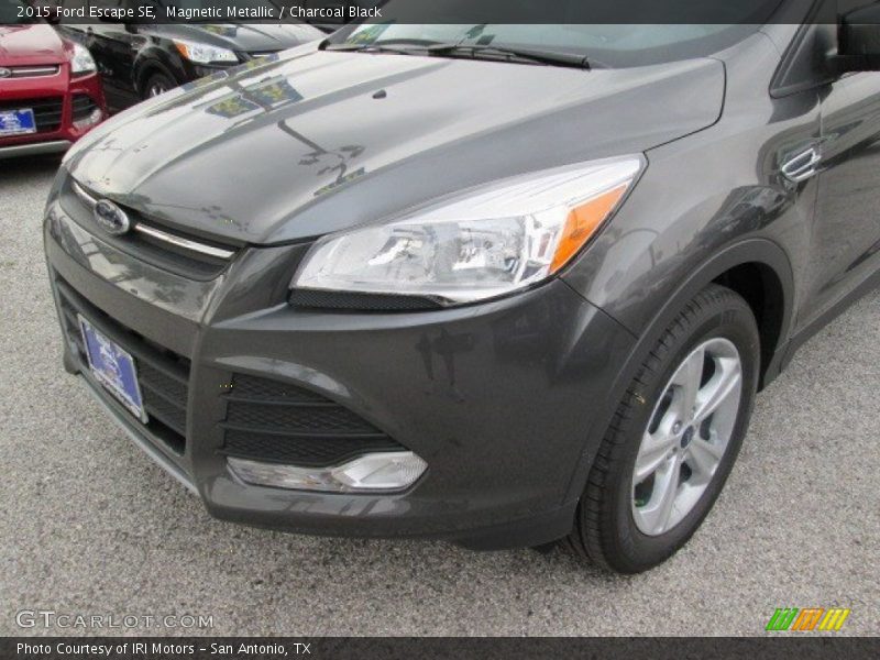 Magnetic Metallic / Charcoal Black 2015 Ford Escape SE