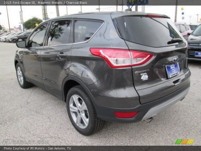 Magnetic Metallic / Charcoal Black 2015 Ford Escape SE
