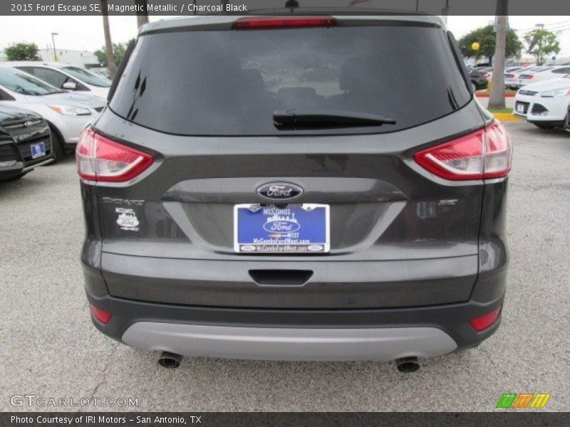 Magnetic Metallic / Charcoal Black 2015 Ford Escape SE