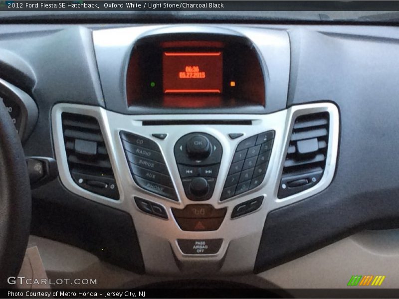 Oxford White / Light Stone/Charcoal Black 2012 Ford Fiesta SE Hatchback