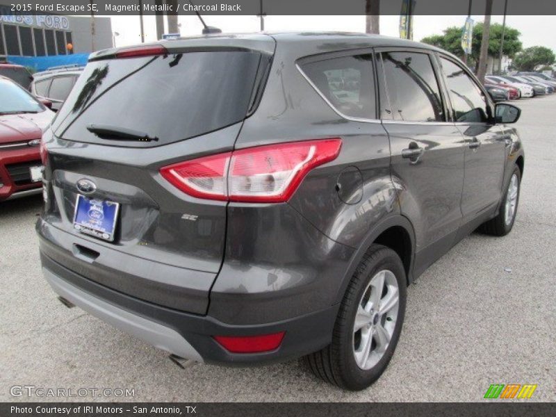 Magnetic Metallic / Charcoal Black 2015 Ford Escape SE