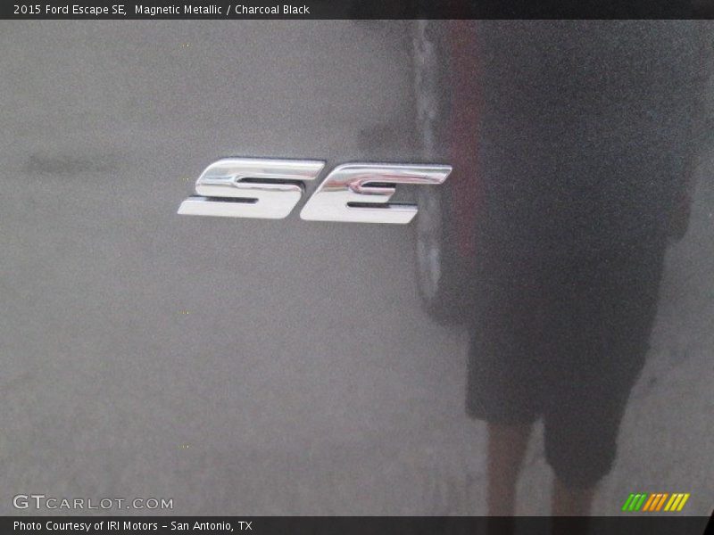 Magnetic Metallic / Charcoal Black 2015 Ford Escape SE