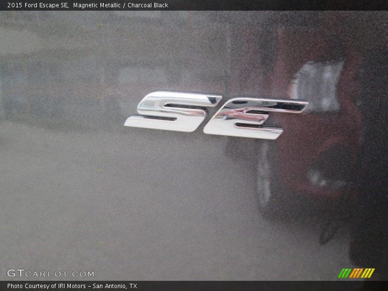 Magnetic Metallic / Charcoal Black 2015 Ford Escape SE