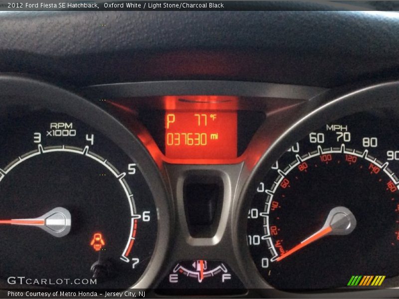 Oxford White / Light Stone/Charcoal Black 2012 Ford Fiesta SE Hatchback
