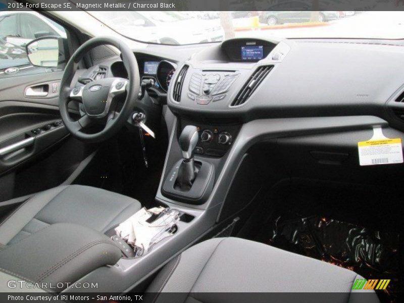 Magnetic Metallic / Charcoal Black 2015 Ford Escape SE