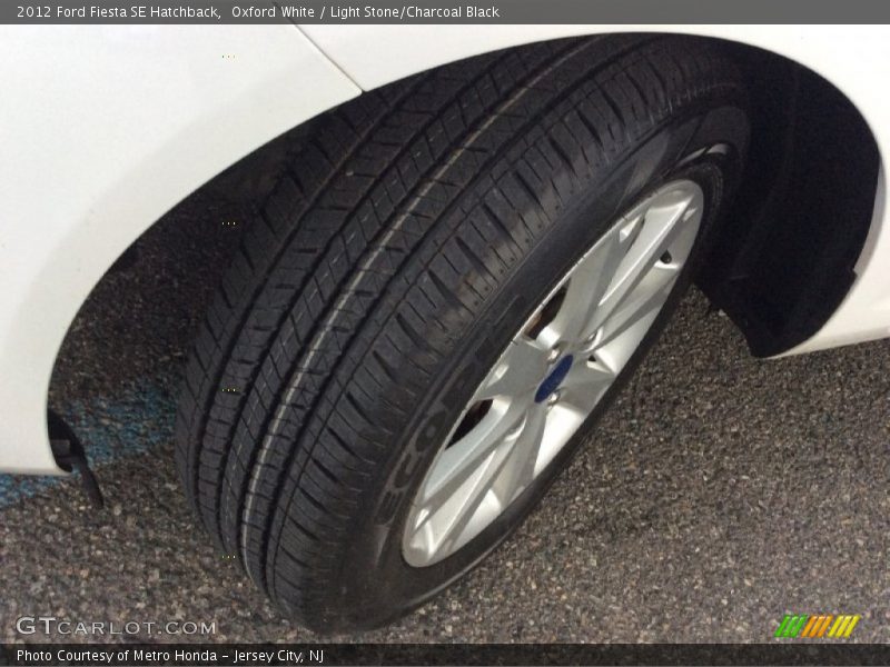 Oxford White / Light Stone/Charcoal Black 2012 Ford Fiesta SE Hatchback