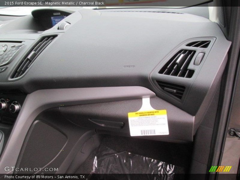 Magnetic Metallic / Charcoal Black 2015 Ford Escape SE