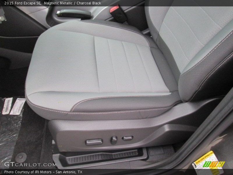 Magnetic Metallic / Charcoal Black 2015 Ford Escape SE