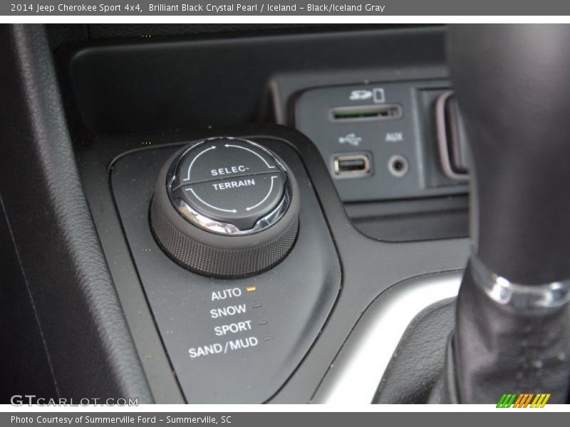 Brilliant Black Crystal Pearl / Iceland - Black/Iceland Gray 2014 Jeep Cherokee Sport 4x4