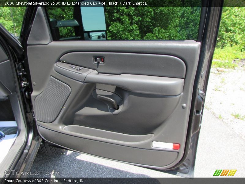 Black / Dark Charcoal 2006 Chevrolet Silverado 2500HD LS Extended Cab 4x4