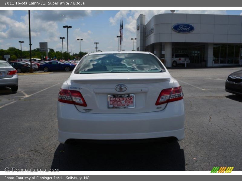 Super White / Bisque 2011 Toyota Camry SE