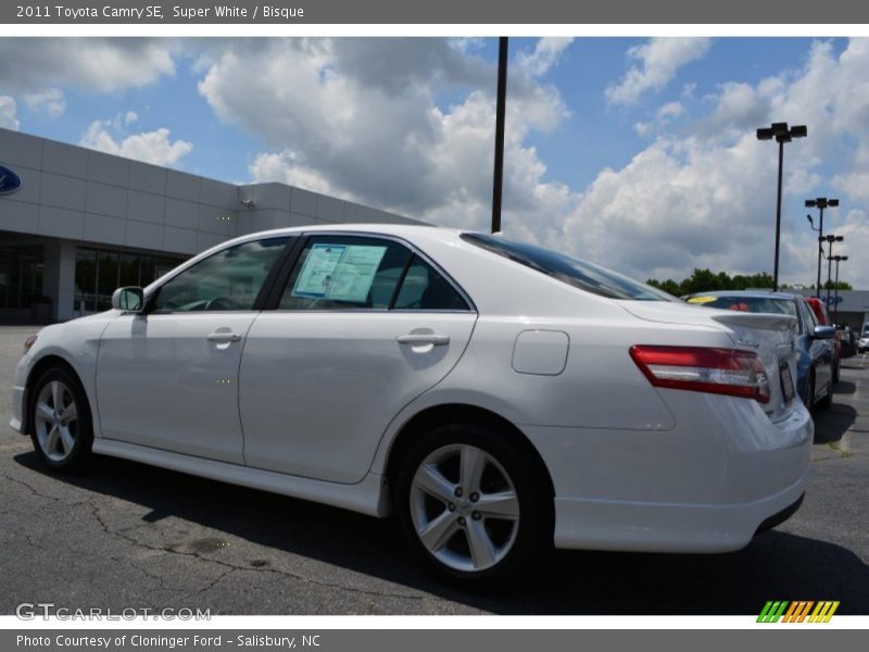 Super White / Bisque 2011 Toyota Camry SE