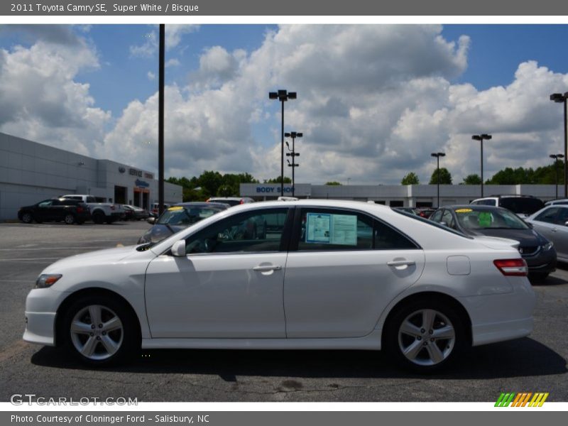 Super White / Bisque 2011 Toyota Camry SE