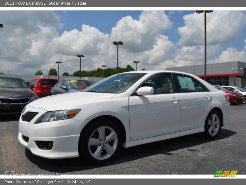 Super White / Bisque 2011 Toyota Camry SE