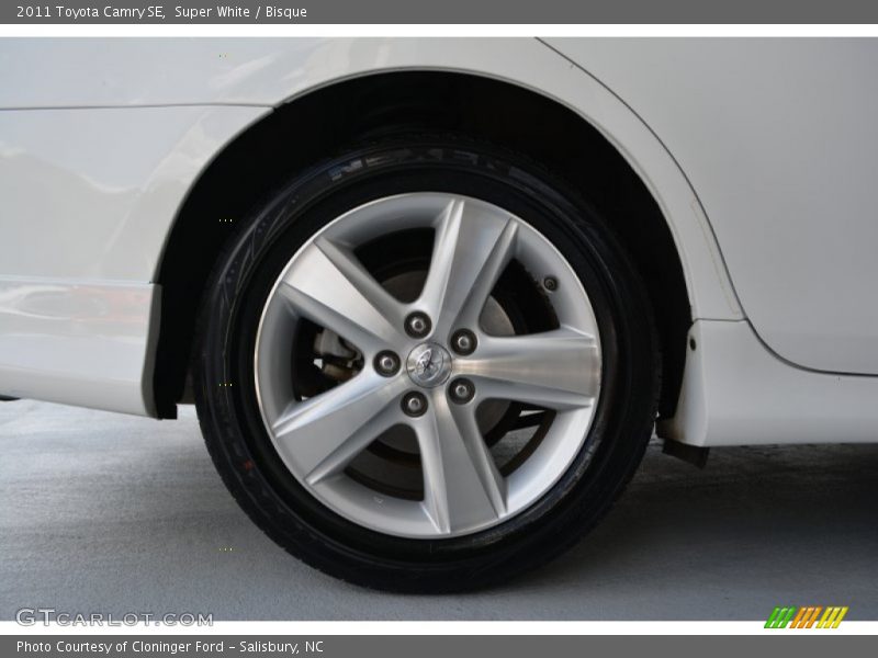 Super White / Bisque 2011 Toyota Camry SE