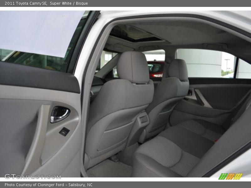 Super White / Bisque 2011 Toyota Camry SE