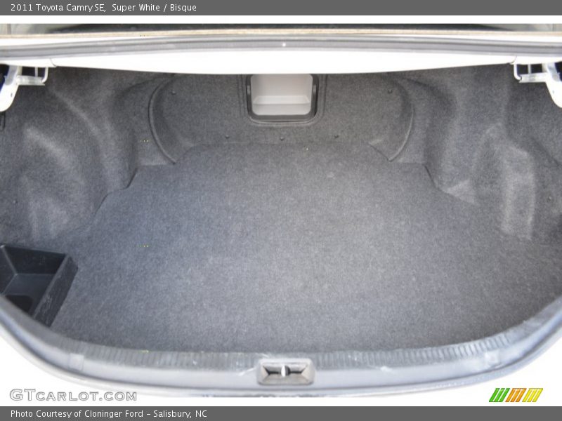 Super White / Bisque 2011 Toyota Camry SE