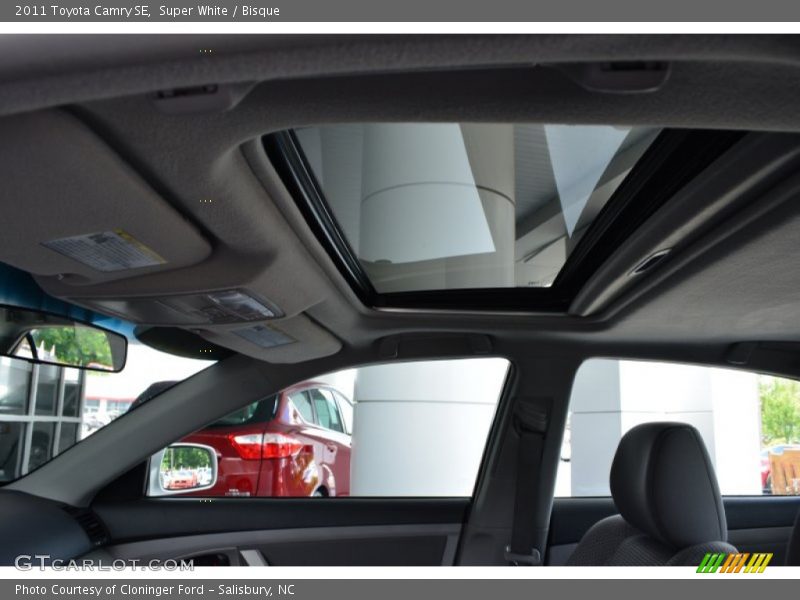 Super White / Bisque 2011 Toyota Camry SE