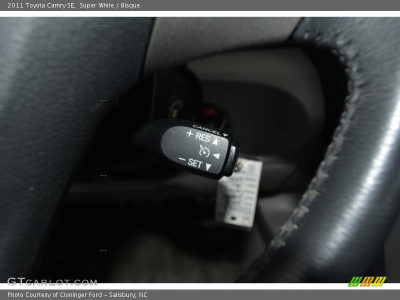 Super White / Bisque 2011 Toyota Camry SE