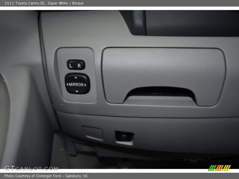 Super White / Bisque 2011 Toyota Camry SE
