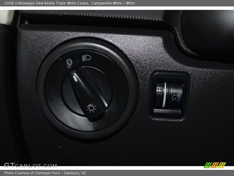 Campanella White / White 2008 Volkswagen New Beetle Triple White Coupe