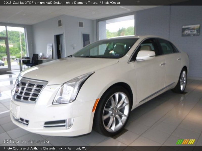 Front 3/4 View of 2015 XTS Premium AWD Sedan